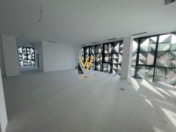 Tirane, jepet me qera zyre Kati 5, 306 m² 9.200 Euro (blloku)