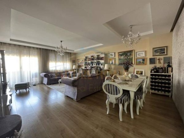 Tirane, shitet apartament 3+1 Kati 7, 222.000 Euro (UNAZA E RE)