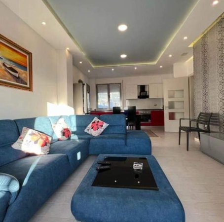 Tirane, shitet apartament Kati 4, 103 m² 110.000 Euro (Qesarak)