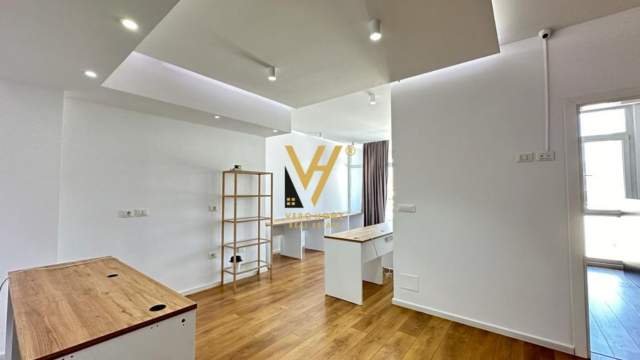 Tirane, jepet me qera zyre Kati 8, 100 m² 700 Euro (KOMUNA E PARISIT)