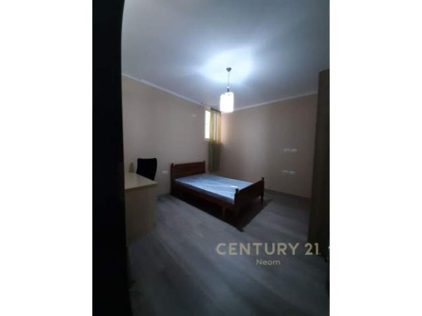Tirane, jepet me qera apartament 2+1 Kati 3, 80 m² 350  (Shkoze)