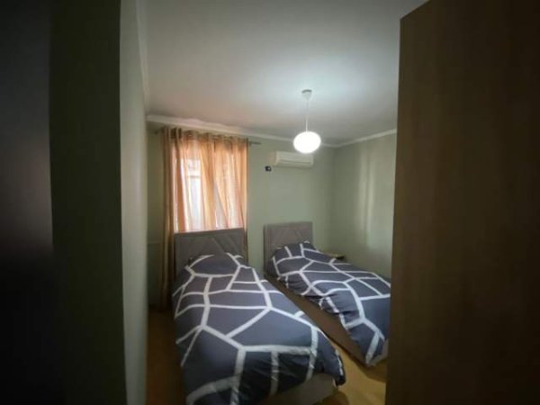 Tirane, jepet me qera apartament 2+1 Kati 5, 145 m² 850 Euro (Selvia)