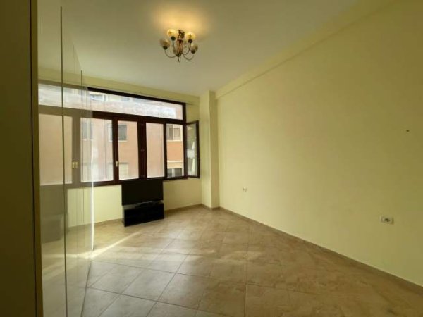 Tirane, jepet me qera apartament 1+1+BLK Kati 2, 80 m² 500 Euro (MEDAR SHTYLLA)