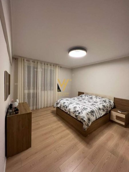 Tirane, shitet apartament 4+1 Kati 1, 200 m² 230.000 Euro (xhamlliku)