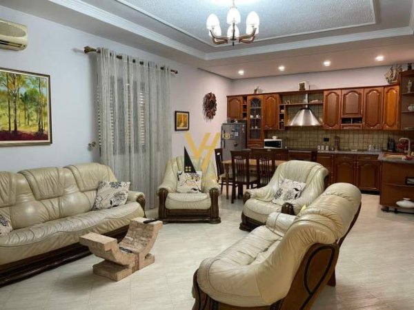 Tirane, jepet me qera apartament 3+1 Kati 0, 220 m² 900 Euro (rruga e dibres)