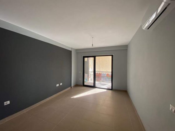 Tirane, jepet me qera apartament 1+1 Kati 3, 63 m² 550 Euro (Rruga e Kavajes)