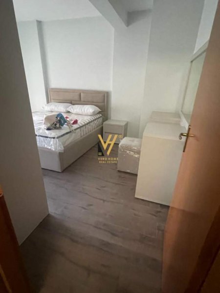 Tirane, jepet me qera apartament 2+1 Kati 2, 92 m² 650 Euro (rruga e Bogdaneve)