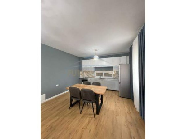 Tirane, jepet me qera apartament 2+1 Kati 2, 135 m² 850 Euro (KOPSHTI BOTANIK)