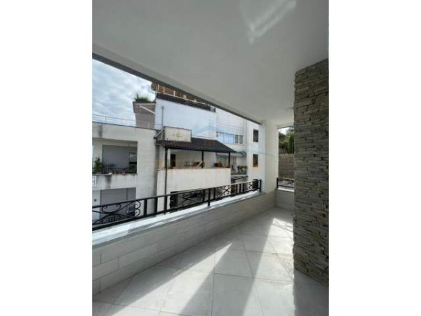 Tirane, ofert apartament 2+1 Kati 2, 135 m² 850 Euro (Kopshtit Botanik, pranë Xhamisë)