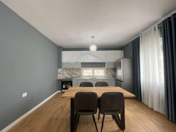 Tirane, jepet me qera apartament 2+1+BLK Kati 2, 135 m² 850 Euro (Kopshti Botanik)