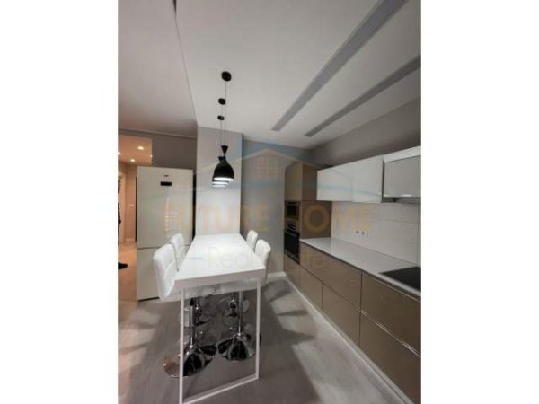 Tirane, jepet me qera apartament 2+1 Kati 7, 97 m² 450 Euro (UNAZA E RE)