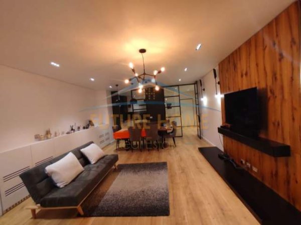 Tirane, shes apartament 2+1 Kati 5, 160 m² 420.000 Euro (Bllok)