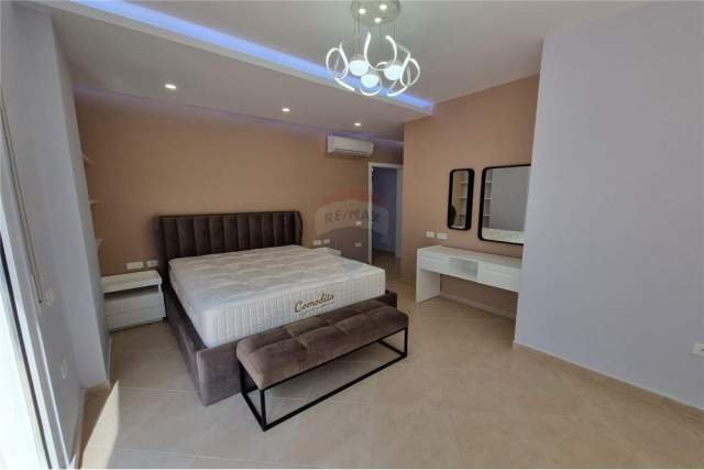 Tirane, jepet me qera apartament 2+1+A+BLK Kati 5, 127 m² 850 Euro (Rruga Kroit)