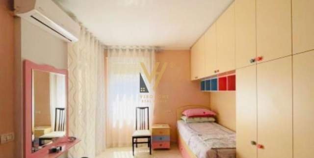 Tirane, jepet me qera apartament 2+1 Kati 5, 105 m² 650 Euro (kopshti zoologjk)