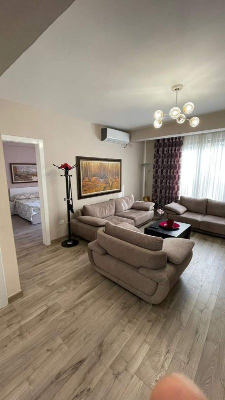 Tirane, jepet me qera apartament 2+1+3BLK Kati 2, 125 m² 1.000 Euro (Selvia)