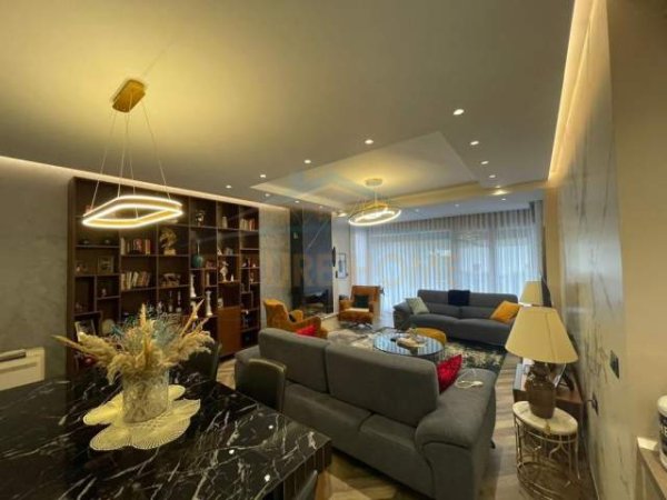 Tirane, jepet me qera apartament 3+1+BLK Kati 1, 144 m² 2.000 Euro (TEG)