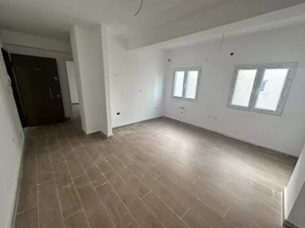 Tirane, shitet apartament 1+1 i ri fare Kati 3, 52 m² 67'600 Euro (Selite mbi Marin Barletin)