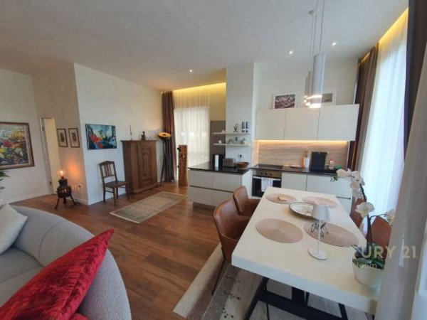 Tirane, jepet me qera apartament 2+1 Kati 1, 134 m² 1.350 Euro (Liqeni i Thate)