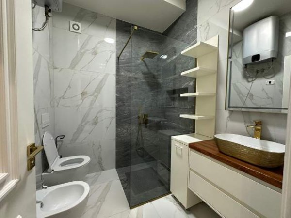 Tirane, jepet me qera apartament 2+1+BLK Kati 3, 90 m² 1.000 Euro (Rruga e Kavajes)