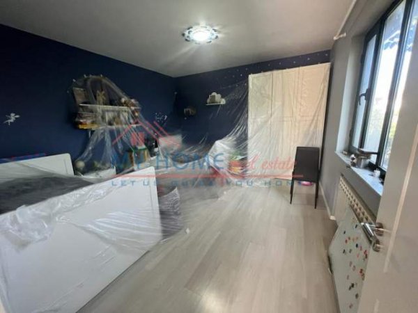 Tirane, jepet me qera apartament 2+1+BLK 250 m² 700 Euro (Afer Kupoles)
