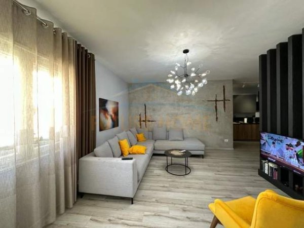 Tirane, jepet me qera apartament 2+1+BLK Kati 7, 96 m² 1.400 Euro (Ruga e Kosovareve)