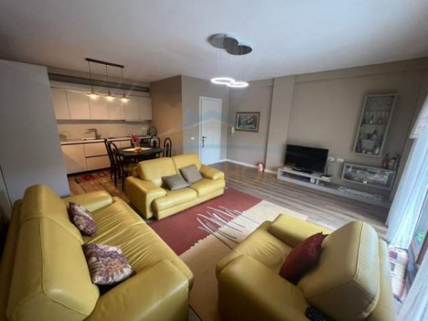 Korce, shitet apartament 2+1+BLK Kati 3, 114 m² 108 Euro (Lagjia 18, Korçë)
