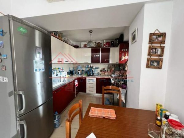 Tirane, shitet apartament 2+1+BLK Kati 7, 8.881 m² 105.000 Euro (Poligrafiku)