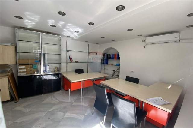 Tirane, jepet me qera dyqan Kati 0, 29 m² 350 Euro (Rruga e Durresit)