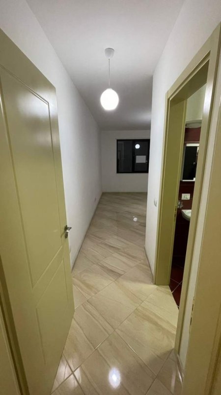 Tirane, shes apartament 2+1+BLK Kati 4, 113.7 m² 125.000 Euro (Casa Italia)