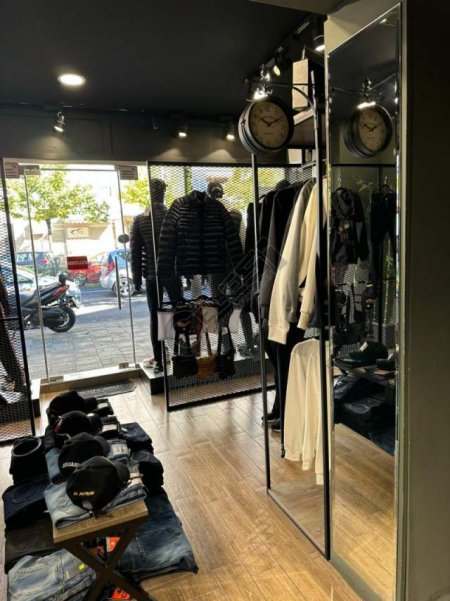 Tirane, - Shitet Biznesi dyqan veshje femra dhe meshkuj - Okazion 12.000 euro
