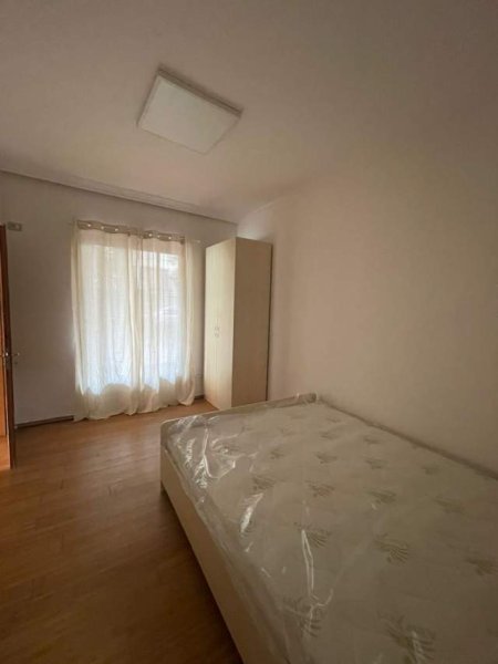 Tirane, jepet me qera apartament 1+1 Kati 1, 75 m² 400 Euro