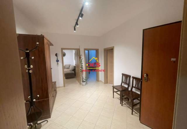 Vlore, jepet me qera apartament 3+1+BLK Kati 4, 130 m² 300 Euro (Rruga Hajro Cakerri)