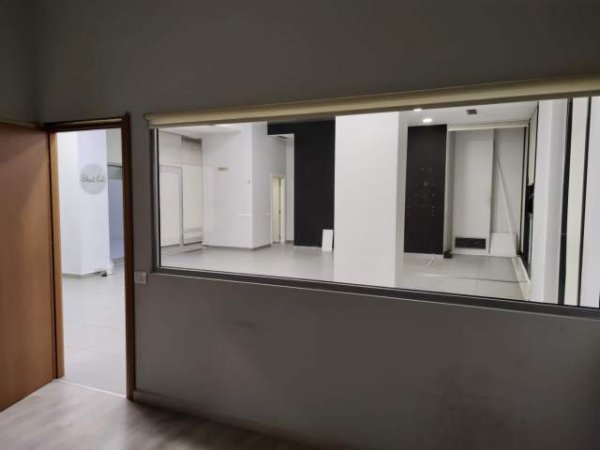 Tirane, jepet me qera zyre Kati 14, 108 m² 1.400 Euro (Komuna Parisit afer Kristalit)