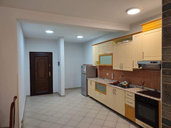 Tirane, jepet me qera apartament 2+1+BLK Kati 4, 70 m² 450 Euro (XHAMIA E TABAKEVE)