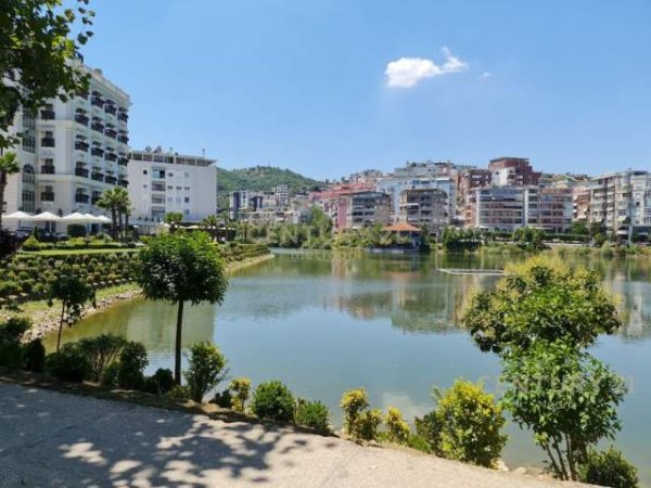 Tirane, shitet apartament 2+1+BLK Kati 5, 103 m² 1.700 Euro/m2 (Liqeni i Thatë)