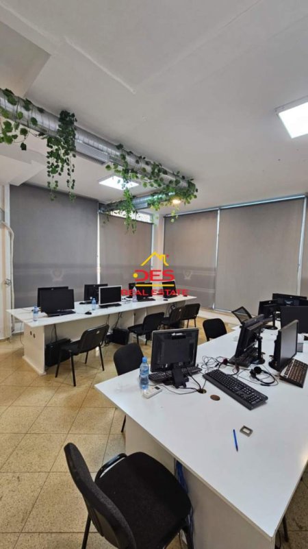 Tirane, jepet me qera ambjent biznesi Kati 0, 137 m² 850 Euro (bill klinton)