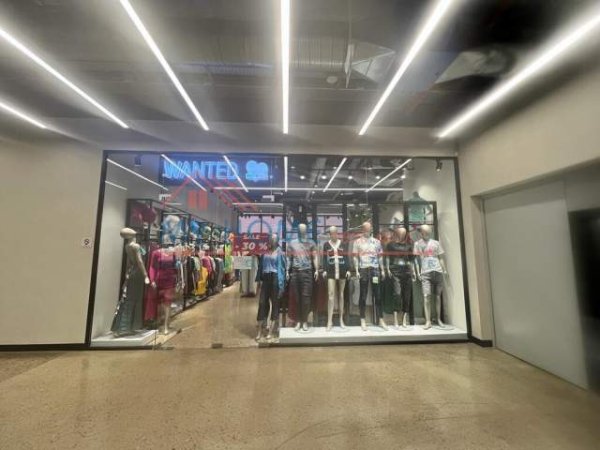 Tirane, shitet dyqan Kati 0, 88 m² 423.000 Euro (Shitet dyqan tek Emerald Center ne Tirane)