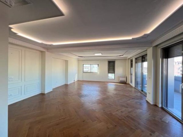 Tirane, jepet me qera zyre Kati 6, 213 m² 2500 Euro (Rruga Perlat Rexhepi)