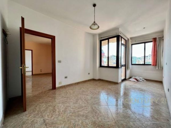 Tirane, shitet apartament Kati 5, 105 m² 250.000 Euro (Sheshi Wilson)