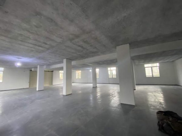 Tirane, jepet me qera ambjent biznesi Kati 0, 337 m² 900 Euro (Rruga Halit Haxhija)