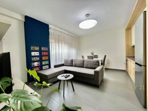 Tirane, jepet me qera apartament 1+1 Kati 2, 60 m² 600 Euro (Rruga e Barrikadave)