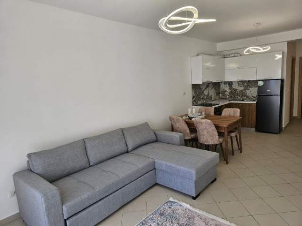 Durres, jepet me qera apartament 1+1+BLK Kati 4, 350 Euro (Pavarsia)