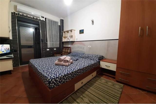 Tirane, jepet me qera apartament 1+1 54 m² 380 Euro (Gjon Mili)