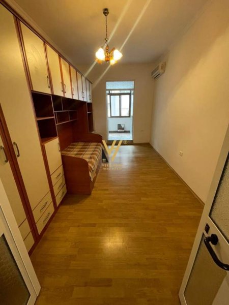 Tirane, jepet me qera zyre Kati 3, 90 m² 600 Euro (BLLOKU)