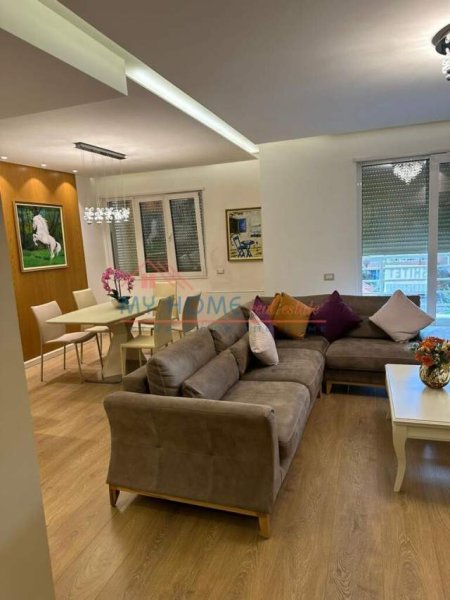 Tirane, shitet apartament 3+1+BLK Kati 3, 104 m² 220.000 Euro (Shkolla e Kuqe)