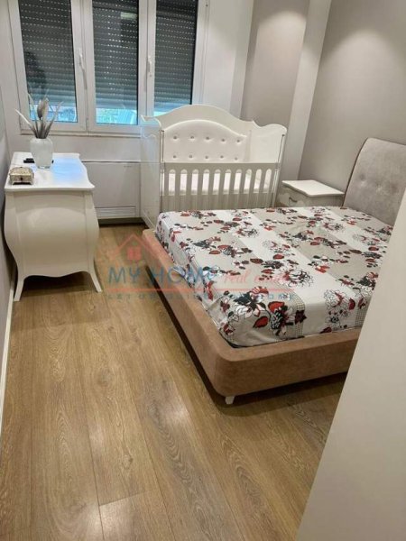 Tirane, shitet apartament 3+1+BLK Kati 3, 104 m² 220.000 Euro (Shkolla e Kuqe)