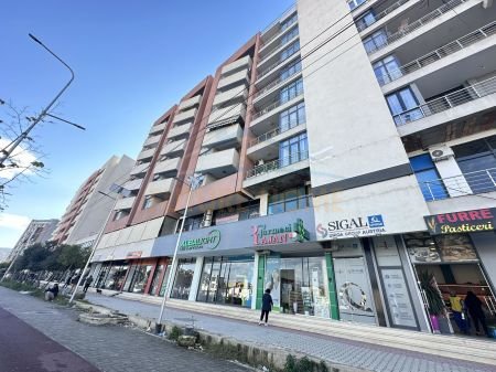 Tirane, shitet ambjent biznesi Kati 1, 358 m² 700.000 Euro (UNAZA E RE)