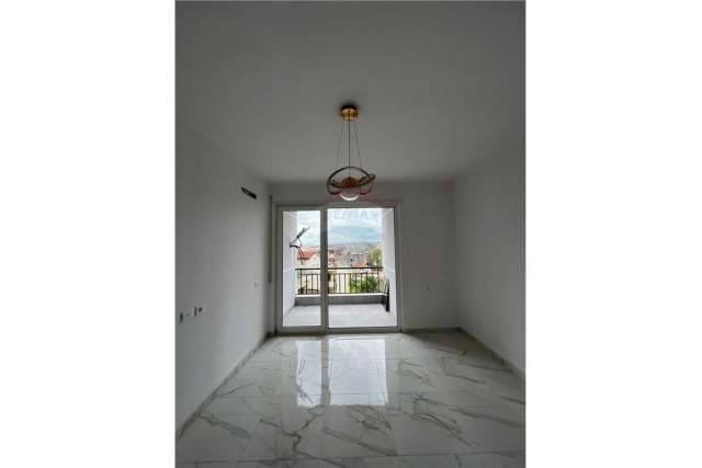 Tirane, jepet me qera apartament 1+1 79 m² 350 Euro