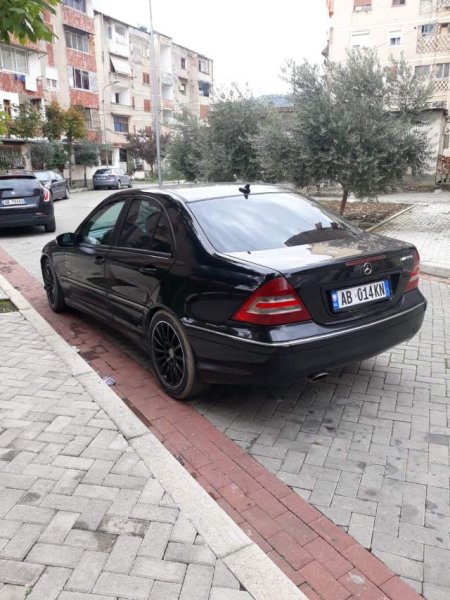 Elbasan, shes makine Mercedes-Benz Viti 2005, 4.300 Euro