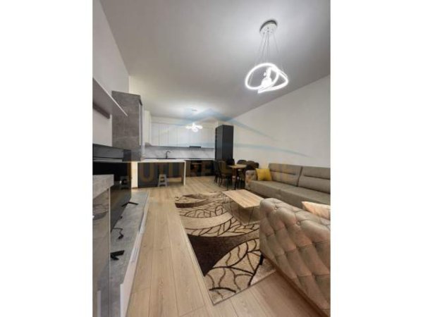 Tirane, jepet me qera apartament 2+1+BLK Kati 2, 110 m² 500 Euro (Kompleksi Green City)